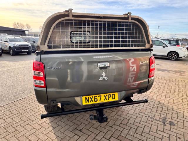 2017 Mitsubishi L200 2.4 Double Cab DI-D 178 Titan 4WD