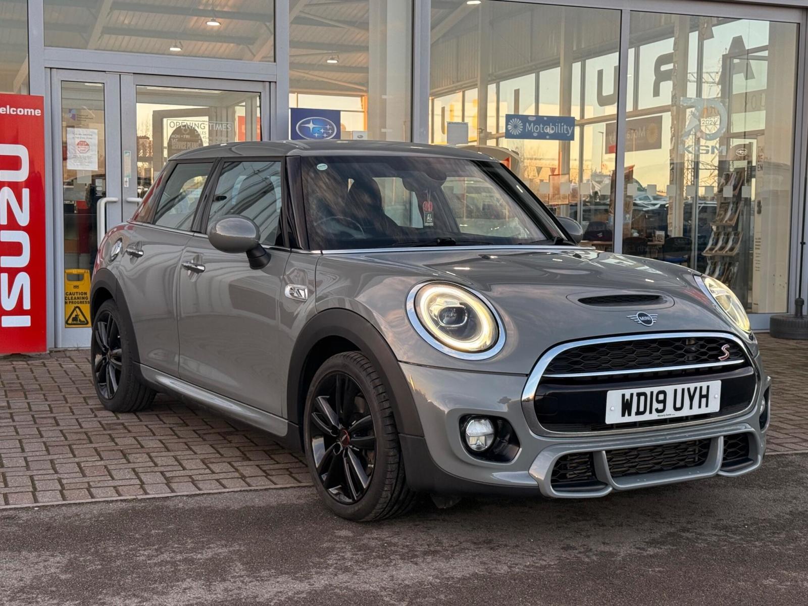 2019 Mini Hatch