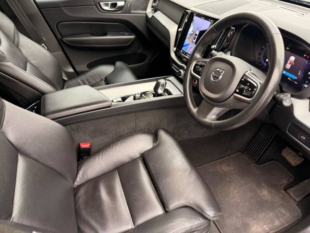 2023 Volvo XC60 2.0 B4D Plus Dark 5dr AWD Geartronic